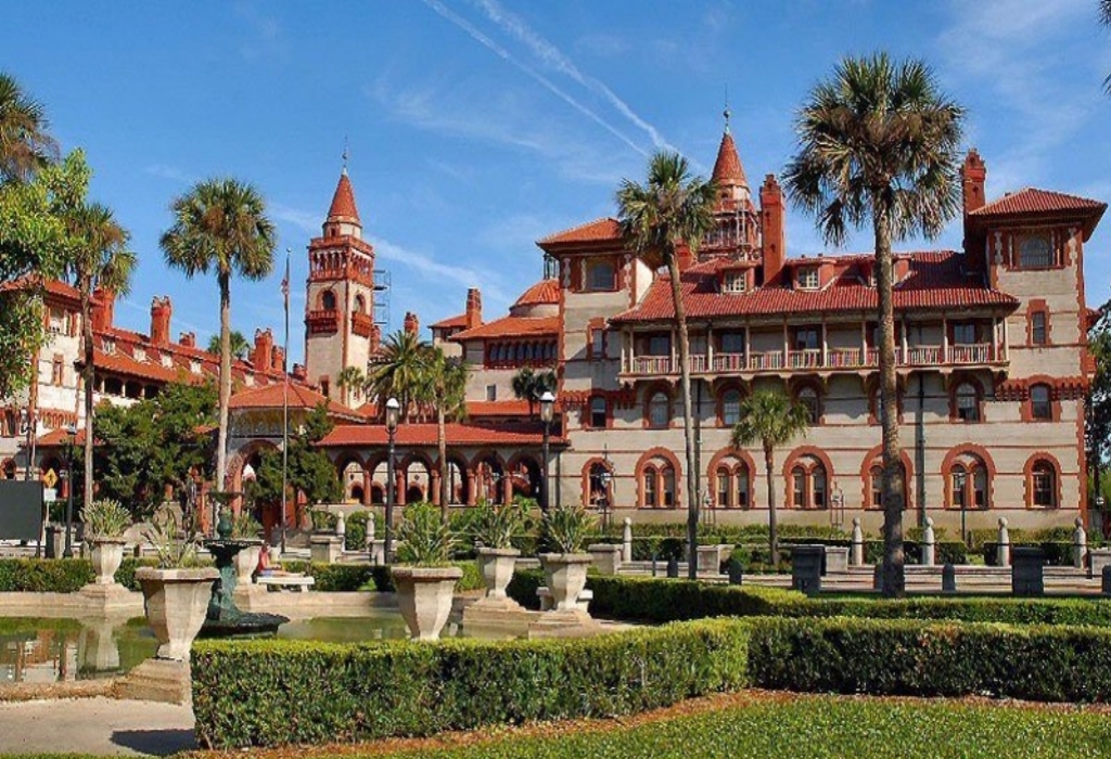 College & University Education Scholarships