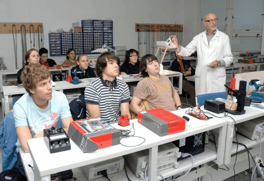 Software Engineering Education Scholarships