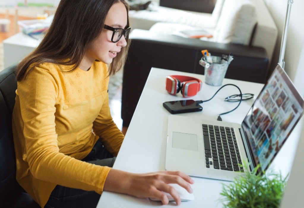 University Education Degree Scholarship Assignment